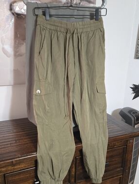 Blue Velvet Olive Green Cargo Jogger Pants - Small W13